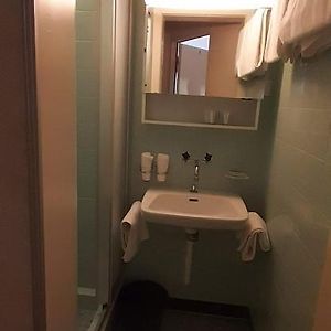 Zimmer mit zwei Einzelbetten